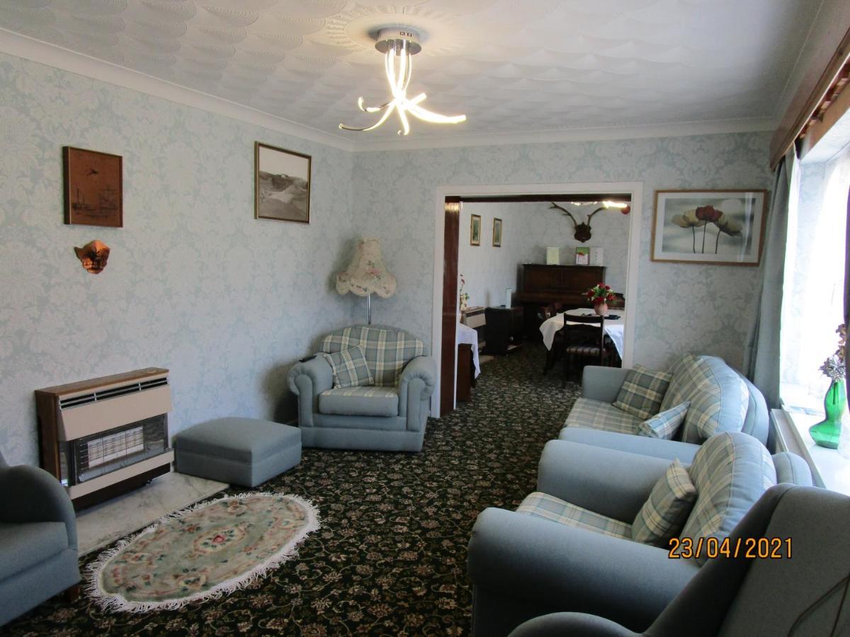 Tremains Guest House Бридженд Экстерьер фото