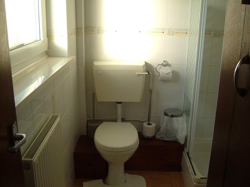 Tremains Guest House Бридженд Номер фото