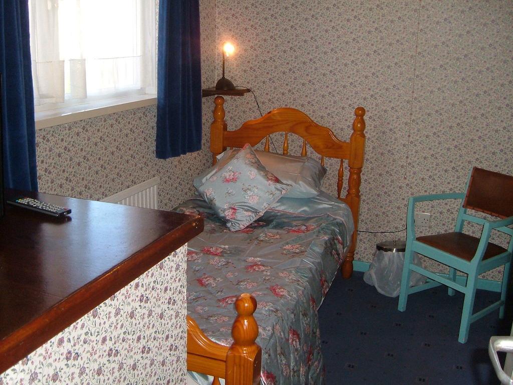 Tremains Guest House Бридженд Номер фото