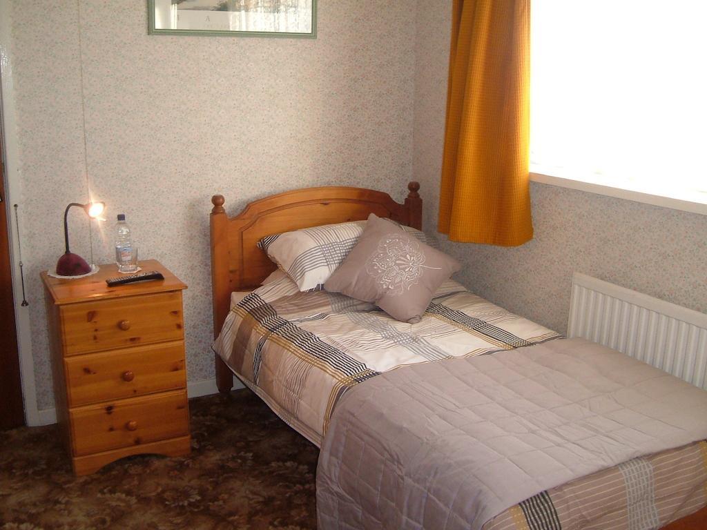 Tremains Guest House Бридженд Номер фото